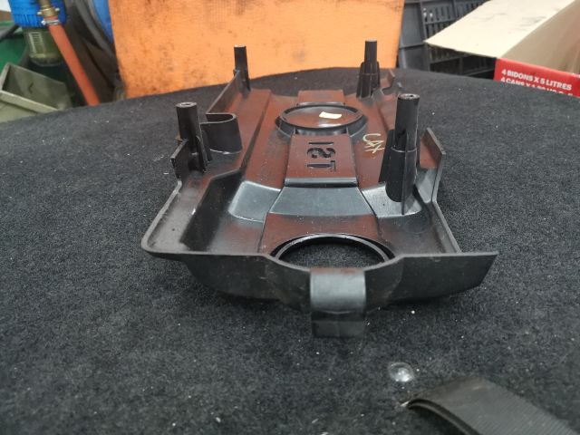 bontott VW GOLF PLUS Felső Motorburkolat