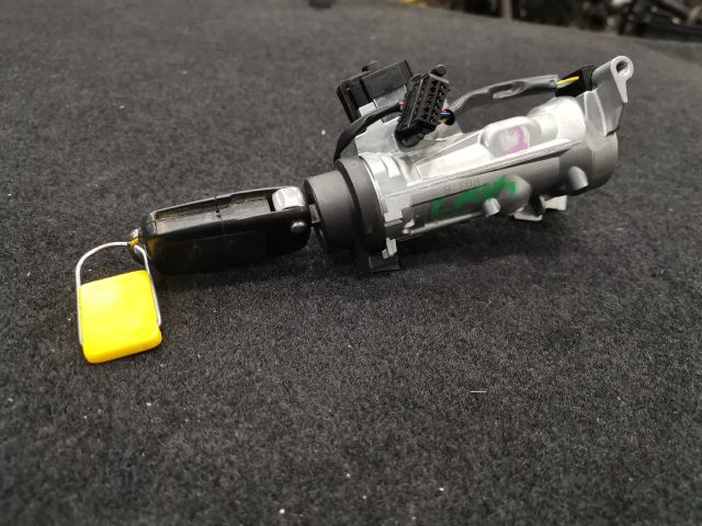 bontott VW GOLF PLUS Gyújtáskapcsoló Házzal