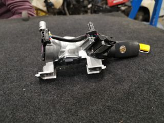 bontott VW GOLF PLUS Gyújtáskapcsoló Házzal