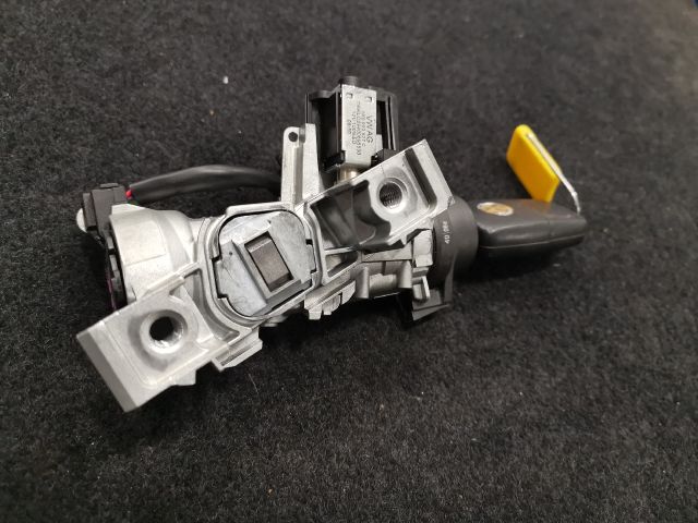 bontott VW GOLF PLUS Gyújtáskapcsoló Házzal