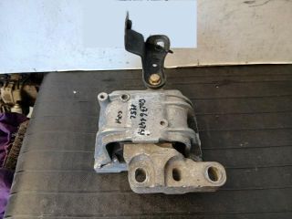 bontott VW GOLF PLUS Motor Tartó Bak Jobb