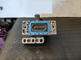 bontott VW GOLF PLUS Motor Tartó Bak Jobb