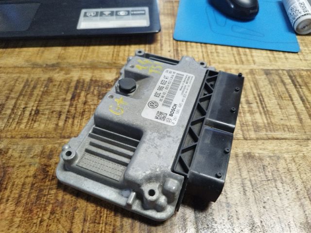 bontott VW GOLF PLUS Motorvezérlő