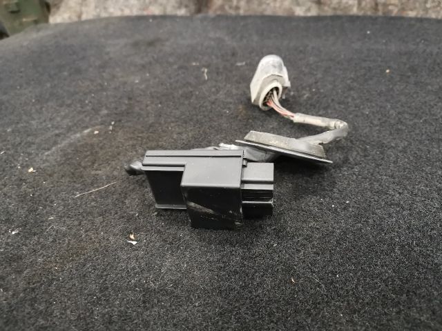 bontott VW GOLF PLUS Üzemanyag Szivattyú Relé