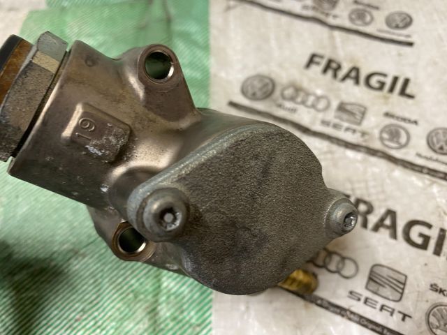 bontott VW GOLF PLUS Üzemanyag Szivattyú