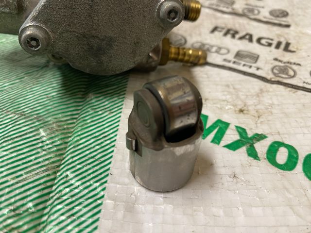 bontott VW GOLF PLUS Üzemanyag Szivattyú