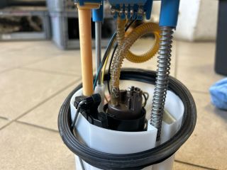 bontott VW GOLF PLUS Üzemanyag Szivattyú