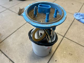 bontott VW GOLF PLUS Üzemanyag Szivattyú