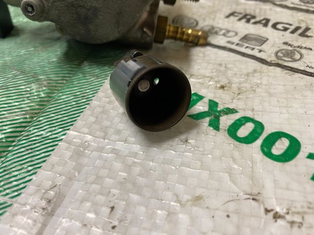 bontott VW GOLF PLUS Üzemanyag Szivattyú