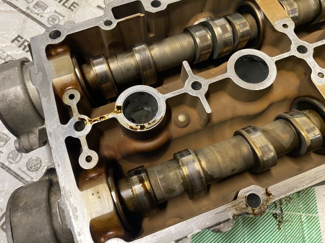 bontott VW GOLF PLUS Vezérműtengely Házzal