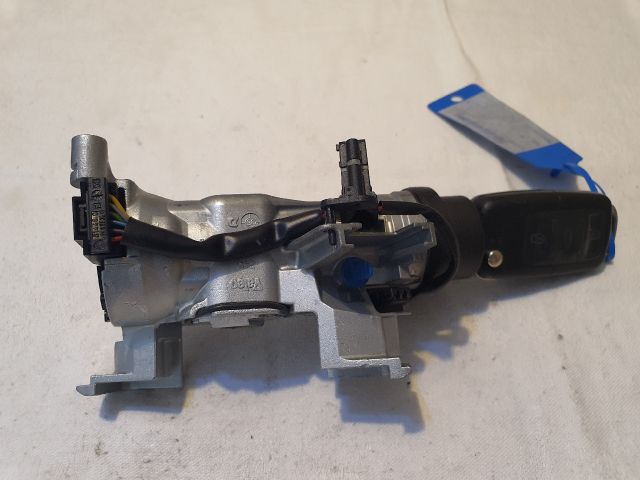 bontott VW GOLF PLUS Gyújtáskapcsoló Házzal