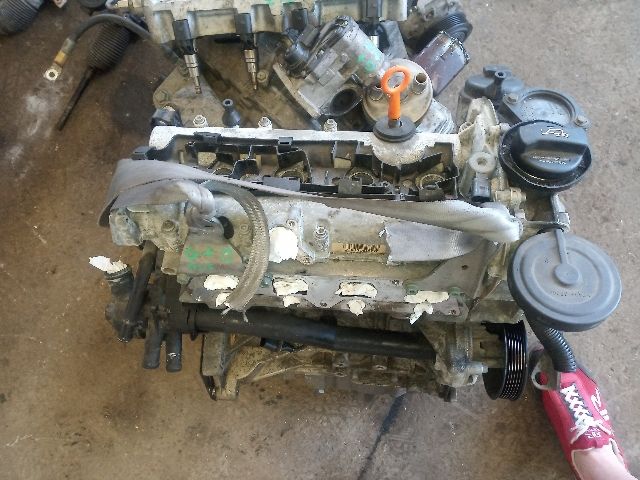 bontott VW GOLF PLUS Motor (Fűzött blokk hengerfejjel)