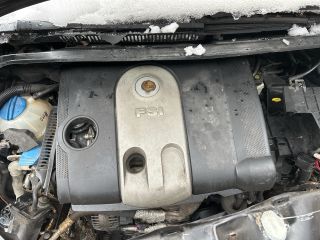 bontott VW GOLF PLUS Motor (Fűzött blokk hengerfejjel)