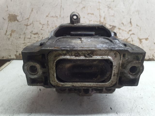 bontott VW GOLF PLUS Motor Tartó Bak (Fém)