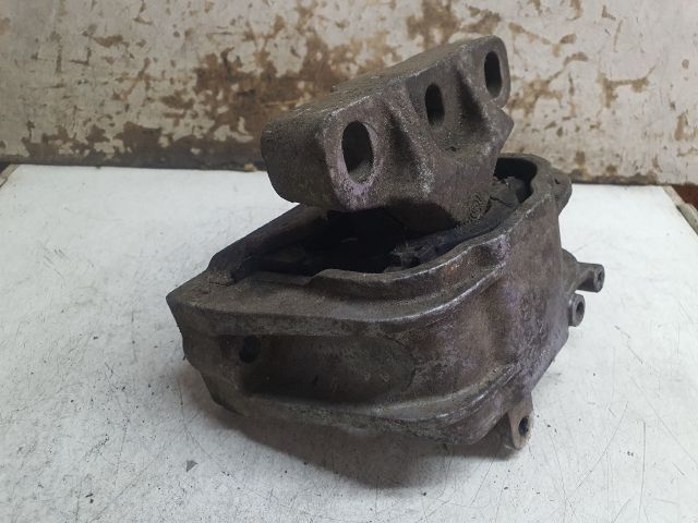 bontott VW GOLF PLUS Motor Tartó Bak (Fém)