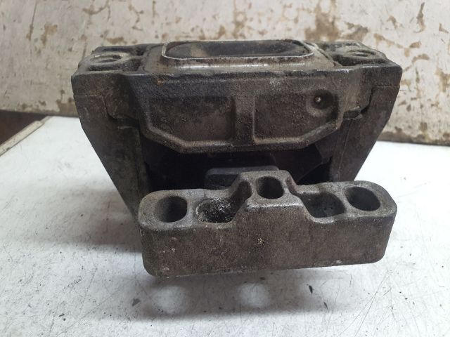 bontott VW GOLF PLUS Motor Tartó Bak (Fém)