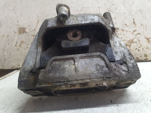 bontott VW GOLF PLUS Motor Tartó Bak (Fém)