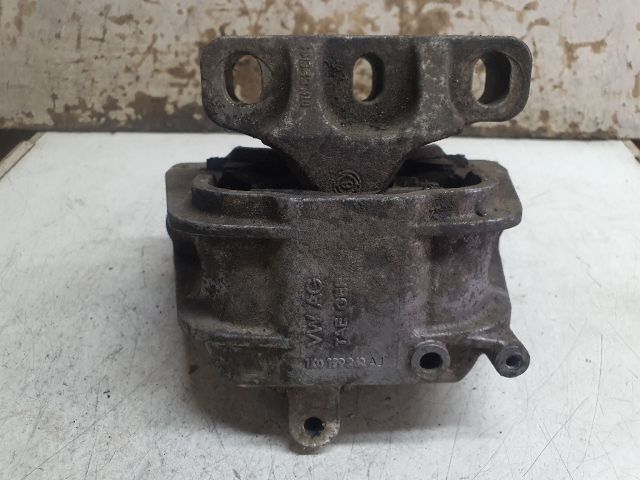 bontott VW GOLF PLUS Motor Tartó Bak (Fém)