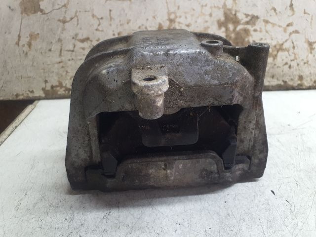 bontott VW GOLF PLUS Motor Tartó Bak (Fém)