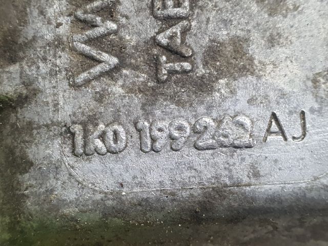 bontott VW GOLF PLUS Motor Tartó Bak (Fém)