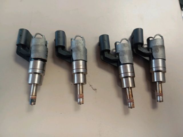 bontott VW GOLF PLUS Porlasztó Sor / Híd