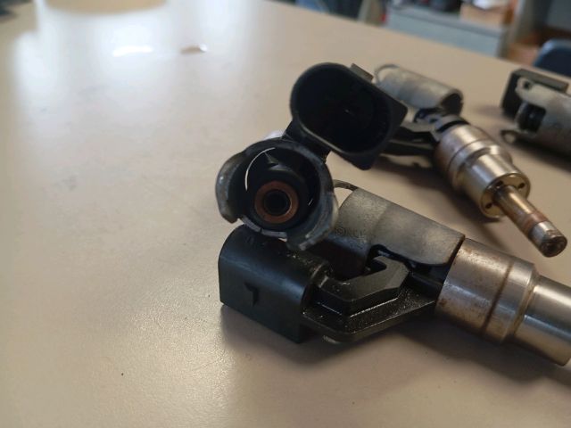 bontott VW GOLF PLUS Porlasztó Sor / Híd