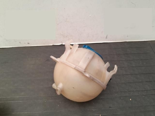 bontott VW GOLF PLUS Kiegyenlítő Tartály