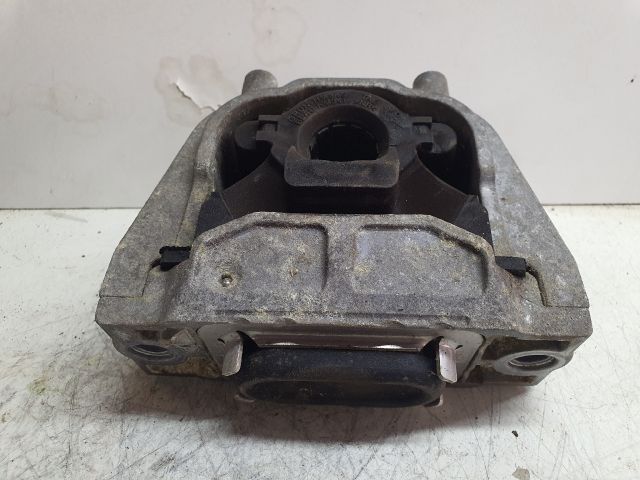 bontott VW GOLF PLUS Motor Tartó Bak (Fém)