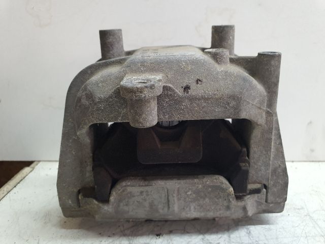 bontott VW GOLF PLUS Motor Tartó Bak (Fém)