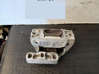 bontott VW GOLF PLUS Motor Tartó Bak Jobb