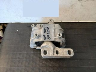 bontott VW GOLF PLUS Motor Tartó Bak Jobb