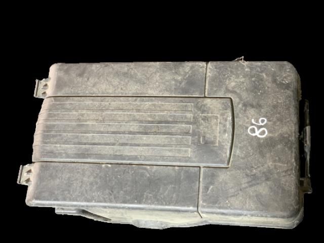 bontott VW GOLF PLUS Akkumulátor Fedél