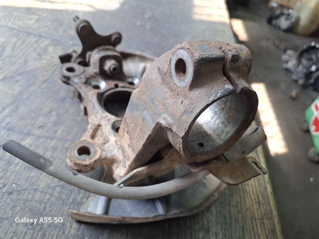 bontott VW GOLF PLUS Bal első Csonkállvány Kerékaggyal