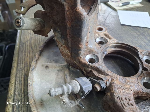 bontott VW GOLF PLUS Bal első Csonkállvány Kerékaggyal