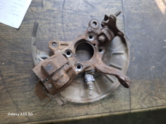 bontott VW GOLF PLUS Bal első Csonkállvány Kerékaggyal