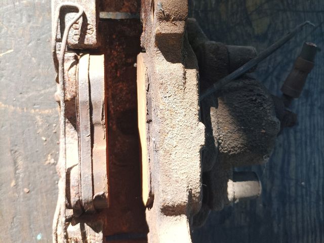 bontott VW GOLF PLUS Bal első Féknyereg Munkahengerrel