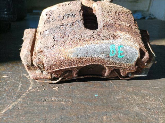 bontott VW GOLF PLUS Bal első Féknyereg Munkahengerrel