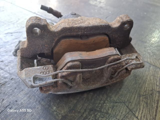 bontott VW GOLF PLUS Bal első Féknyereg Munkahengerrel