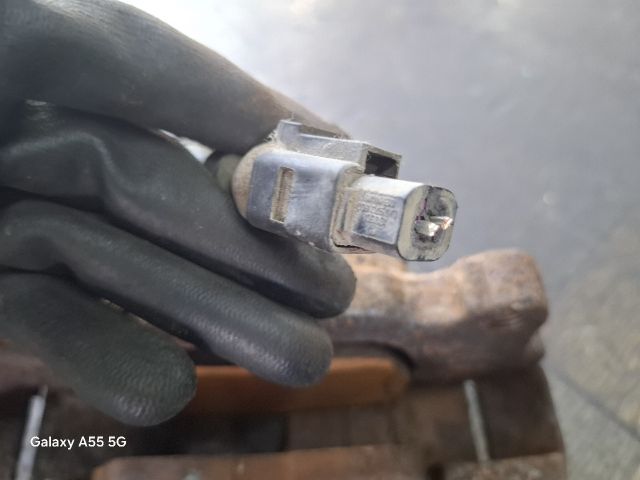 bontott VW GOLF PLUS Bal első Féknyereg Munkahengerrel