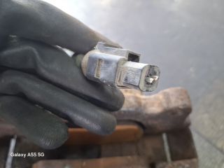 bontott VW GOLF PLUS Bal első Féknyereg Munkahengerrel