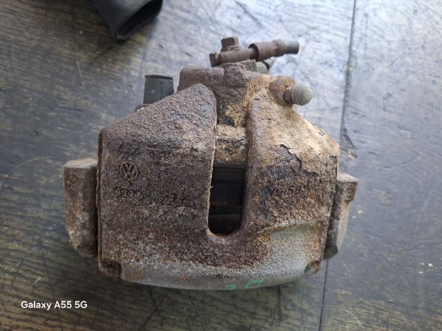 bontott VW GOLF PLUS Bal első Féknyereg Munkahengerrel