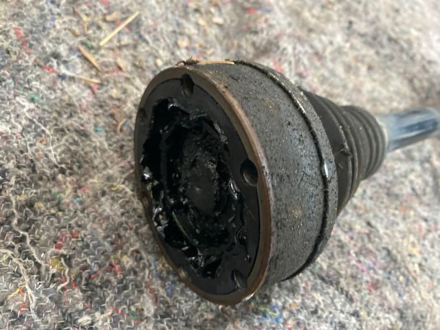 bontott VW GOLF PLUS Bal Féltengely