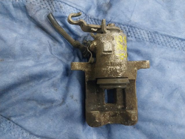 bontott VW GOLF PLUS Bal hátsó Féknyereg Munkahengerrel