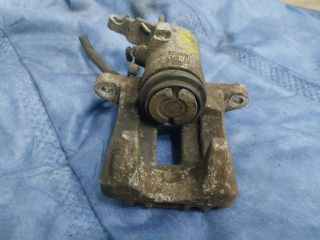 bontott VW GOLF PLUS Bal hátsó Féknyereg Munkahengerrel