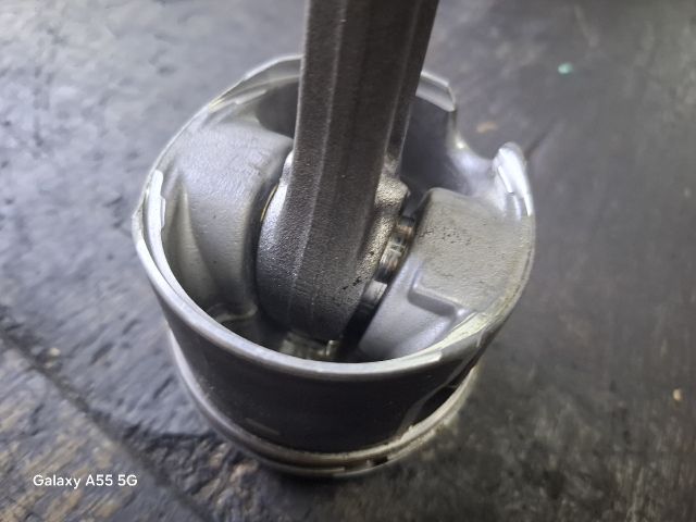 bontott VW GOLF PLUS Dugattyú és Hajtókar