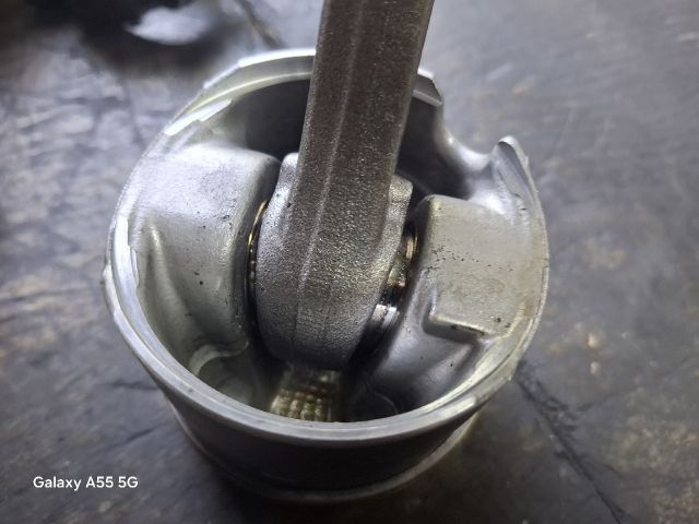 bontott VW GOLF PLUS Dugattyú és Hajtókar