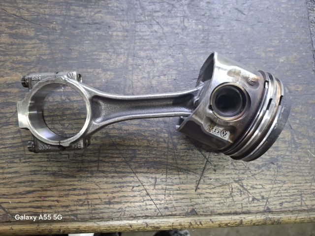 bontott VW GOLF PLUS Dugattyú és Hajtókar