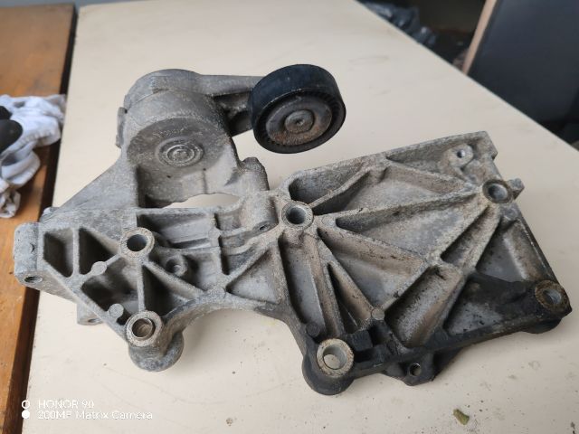 bontott VW GOLF PLUS Generátor Tartó Bak