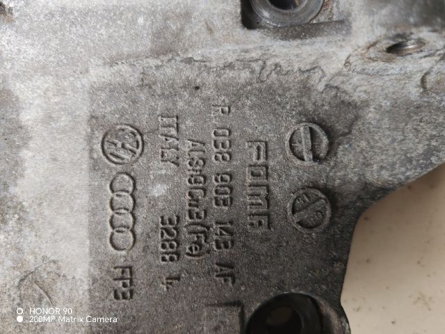 bontott VW GOLF PLUS Generátor Tartó Bak