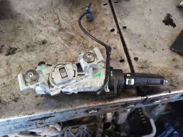 bontott VW GOLF PLUS Gyújtáskapcsoló Házzal